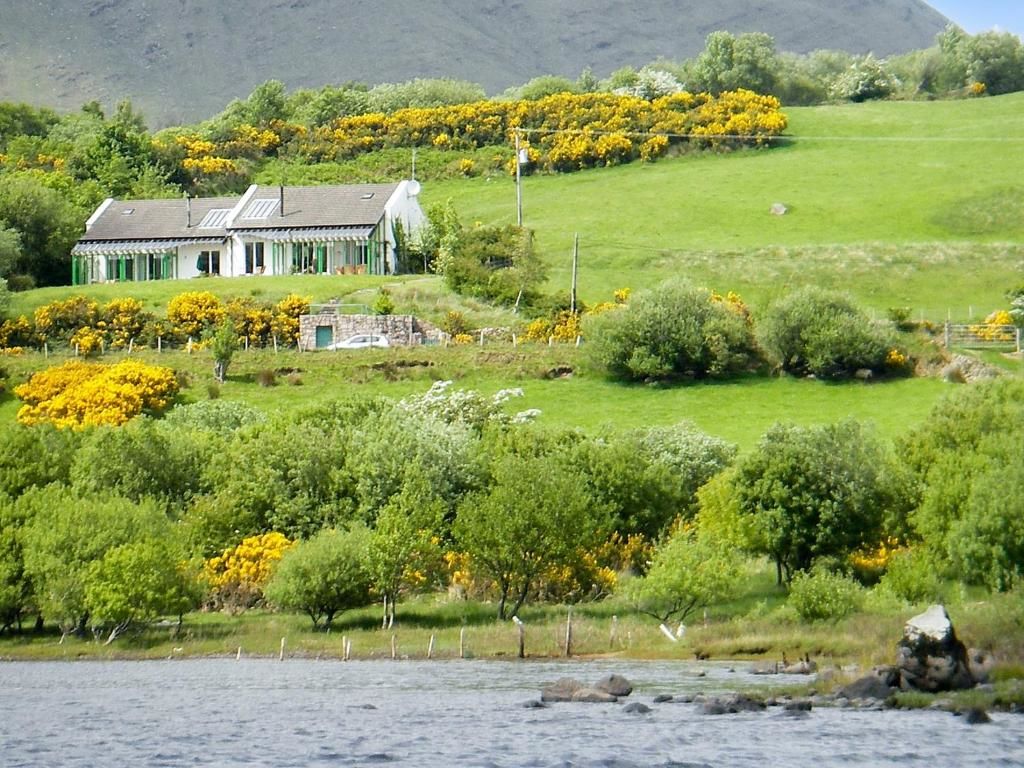 Дома для отпуска Holiday home Private Road between Tourmakeady and Leenane Finny